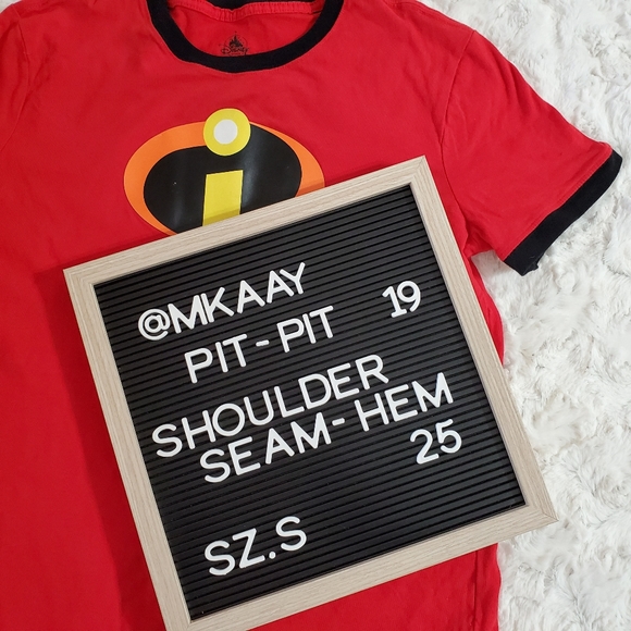 DISNEY The Incredibles red Short Sleeve graphic tee Sml. - Picture 3 of 6